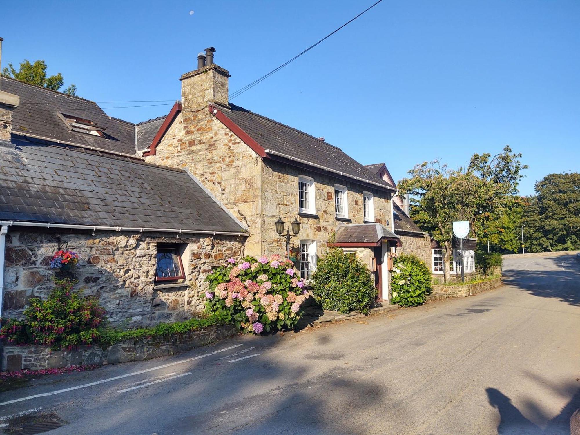 Trewern Arms Hotel Nevern Extérieur photo