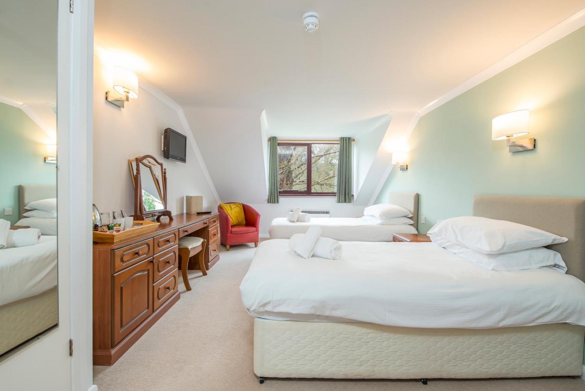 Trewern Arms Hotel Nevern Extérieur photo